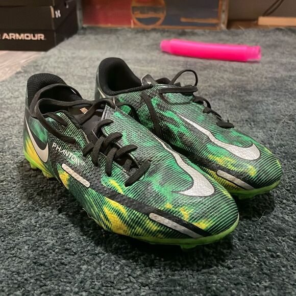Nike Phantom Cleats - Picture 1 of 7